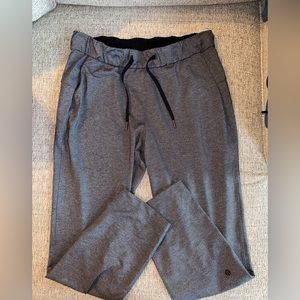 Lululemon size 8 joggers - women